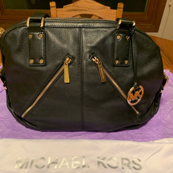 Michael Kors Handbags - 🔥HOST PICK🔥 LEATHER MICHAEL KORS